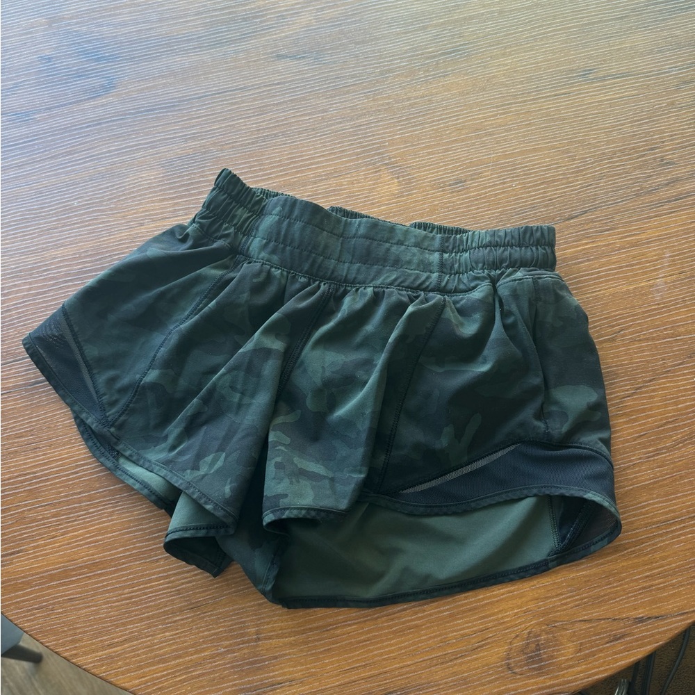 LuluLemon hottie hot shorts 2.5